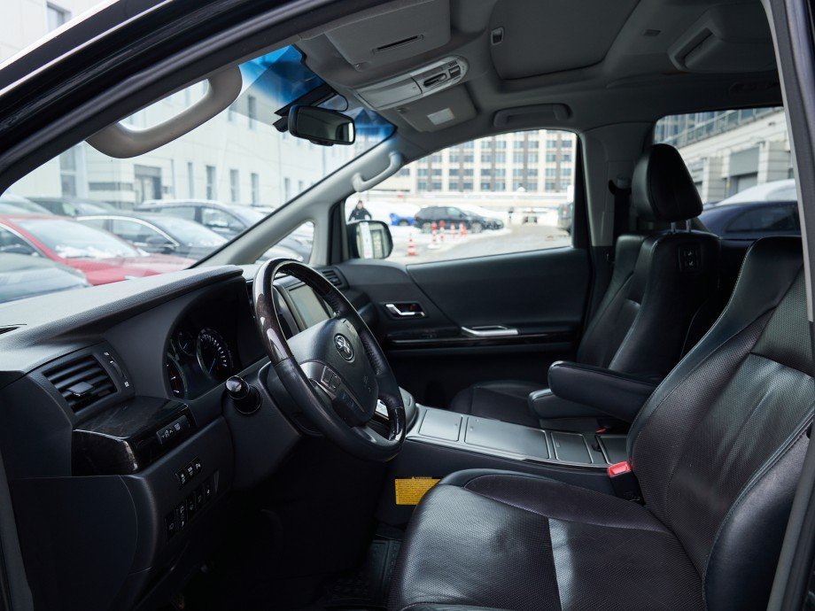Toyota Alphard 2014