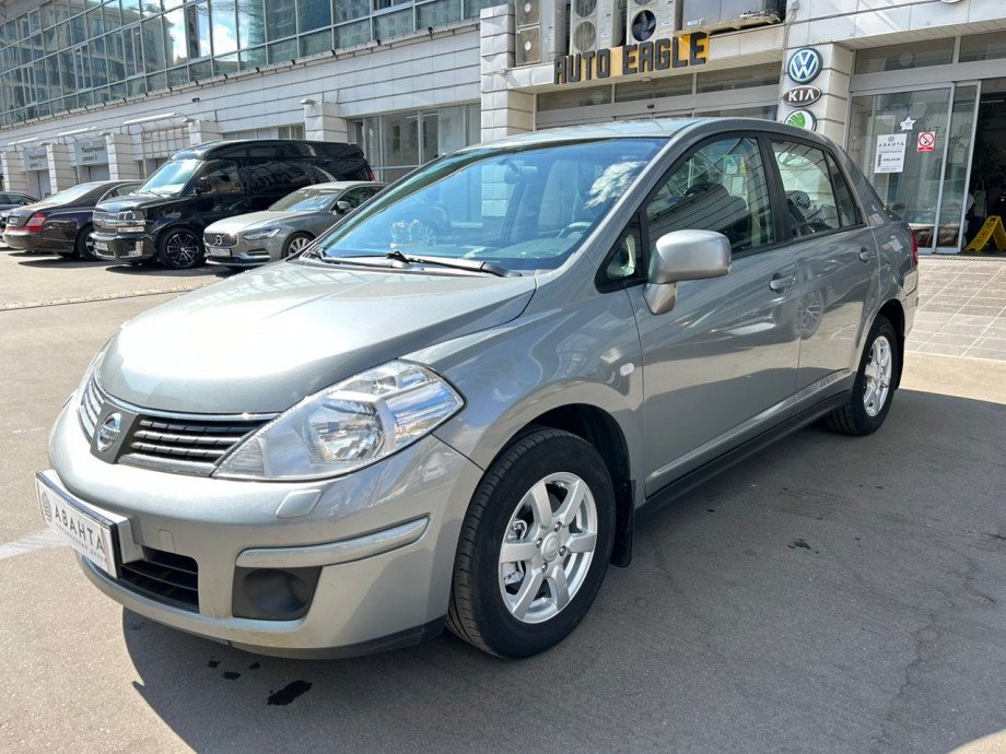 Nissan Tiida 2008