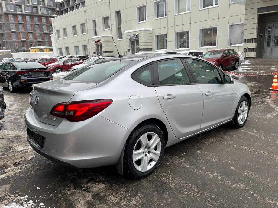 Opel Astra 2013