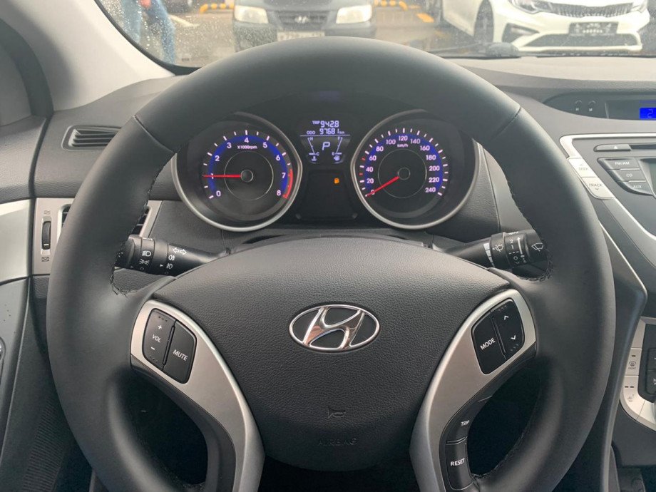 Hyundai Elantra 2012