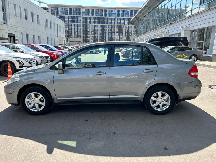 Nissan Tiida 2008