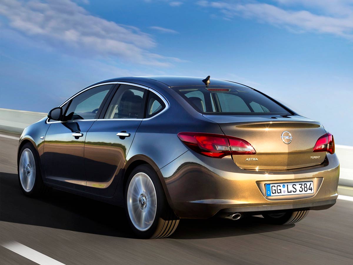 Opel Astra sedan 2016