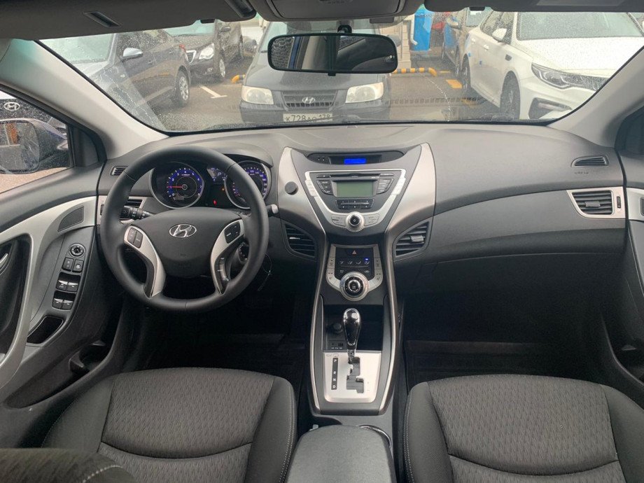 Hyundai Elantra 2012