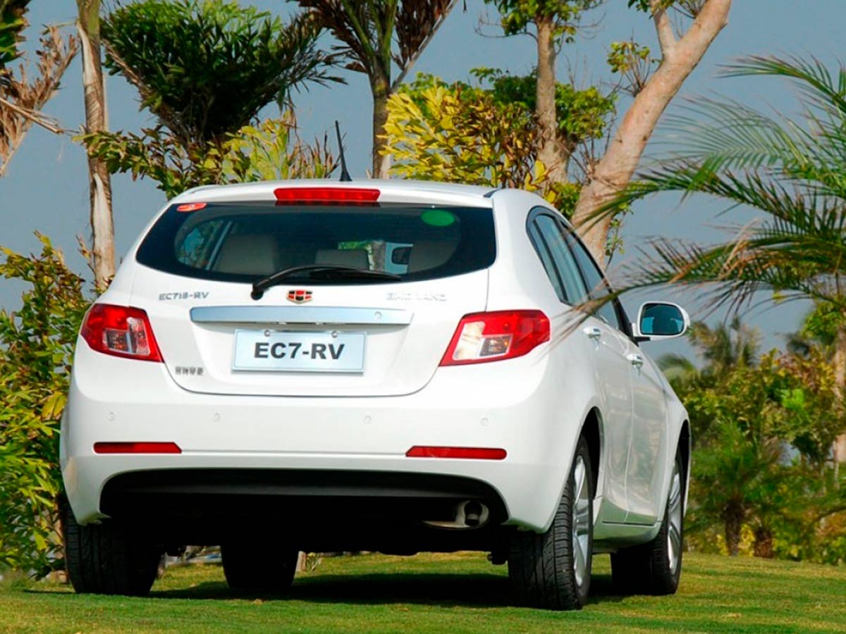 Geely Emgrand EC7 Хэтчбек