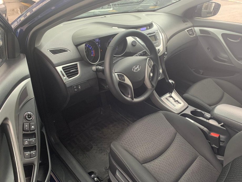 Hyundai Elantra 2012