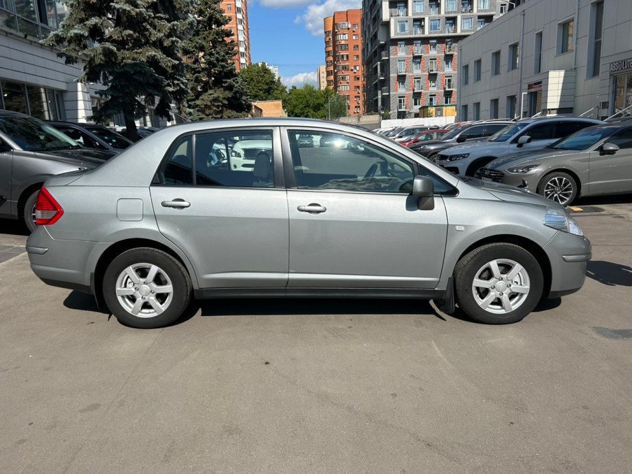 Nissan Tiida 2008