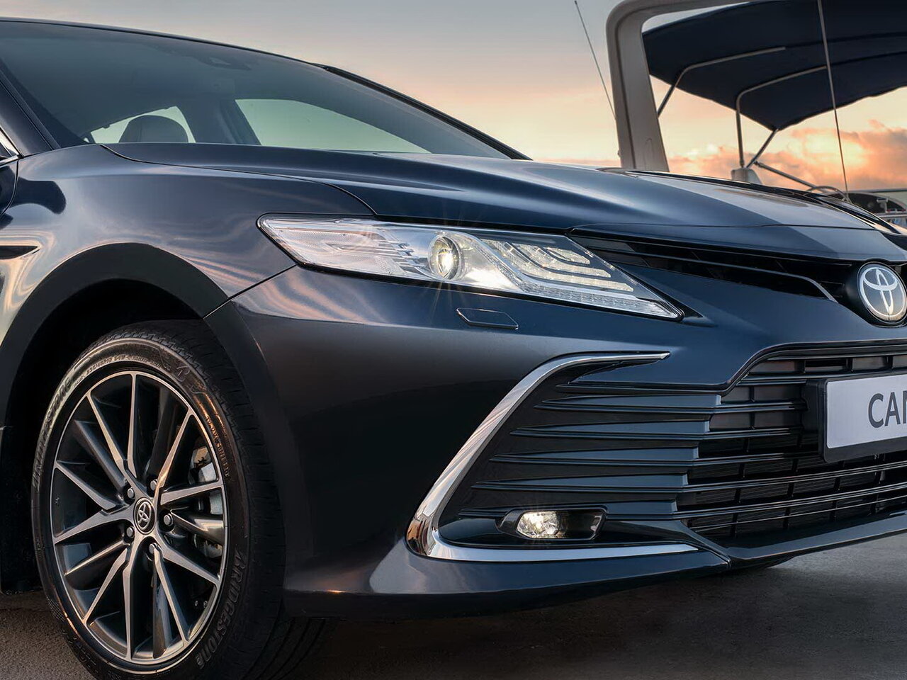 Фото Toyota Camry NEW 2024 в новом кузове, видео-обзор модели - Автосалон