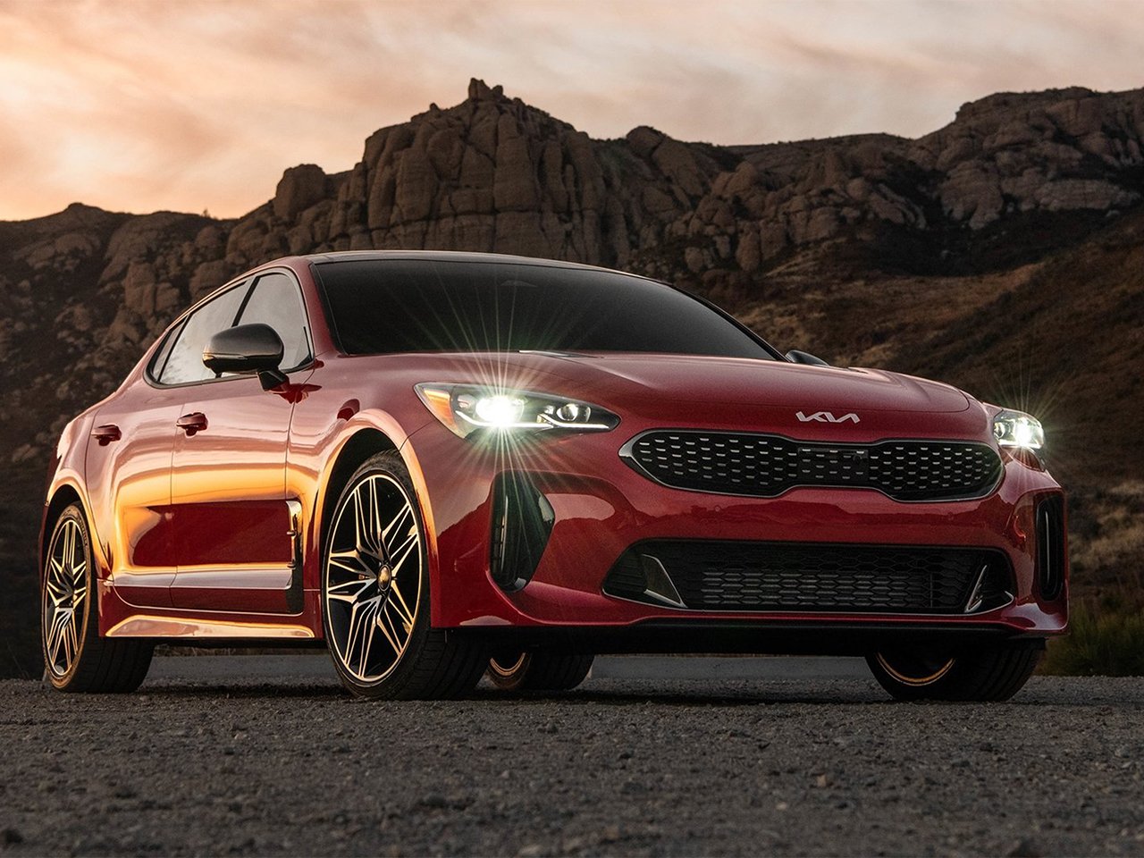 Фото KIA Stinger 2024 в новом кузове, видео-обзор модели - Автосалон